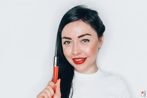 Как выбрать подходящий оттенок темной помады для брюнетки. На темной стороне: какие оттенки помады подойдут брюнеткам