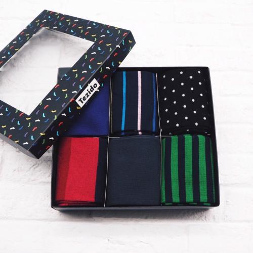 Модная тенденция: как носить легинсы с носками и кроссовками 17