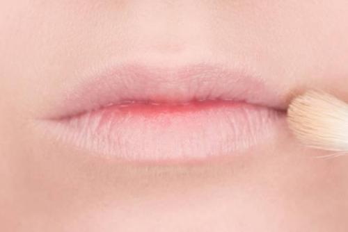 Как наносить черную помаду, чтобы цвет менялся равномерно. Как сделать помаду темнее или светлее — секреты профессионального визажиста