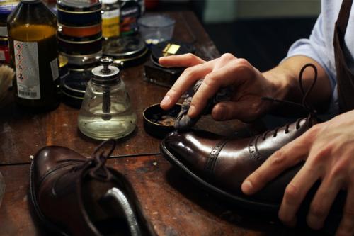 Как обновить кожаную обувь в домашних условиях. Уход за кожаной обувью 06