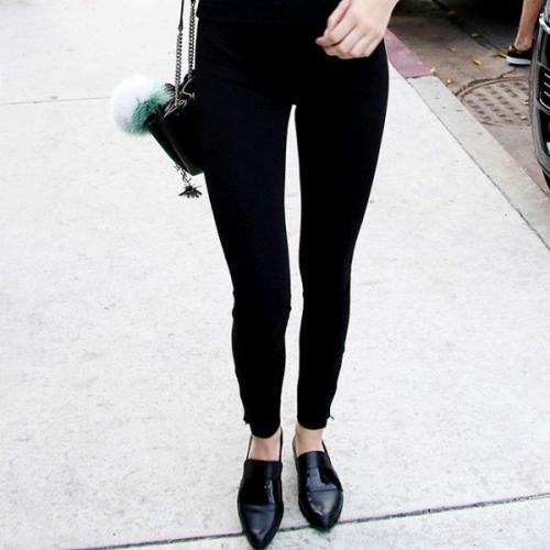 Какие варианты обуви подходят для ношения с лосинами летом и зимой. 5 видов обуви, которые можно и нужно носить с леггинсами