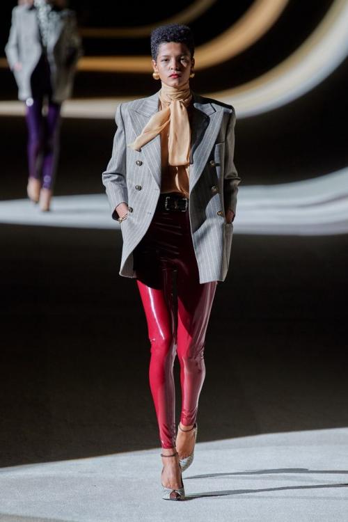 Можно ли носить кожаные леггинсы с пиджаком. С чем носить кожаные легинсы: стильная фотоподборка 2024