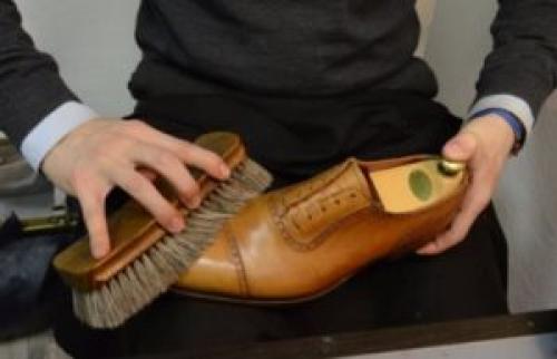 Уход за обувью из натуральной кожи с восковой отделкой. Для чего нужен воск для обуви?