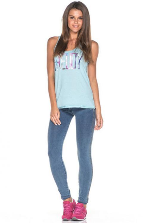 Могу ли я носить кожаные леггинсы с спортивными кроссовками. Особенности комбинирования