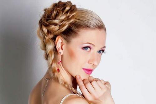 Как сделать стильный пучок на короткие волосы. Особенности выполнения 33