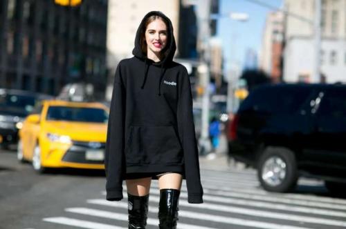 Можно ли носить леггинсы осенью и зимой: советы по стилю и комфорту 01