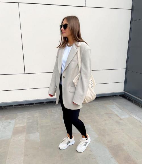 Какие туфли подходят к легинсам со штрипками. Леггинсы со штрипками снова в моде –, как носить этот тренд весной 2024 года