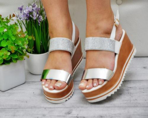 Модные женские босоножки и сандалии в 2022 году.. Самые модные босоножки и сандалии лета 2022 13