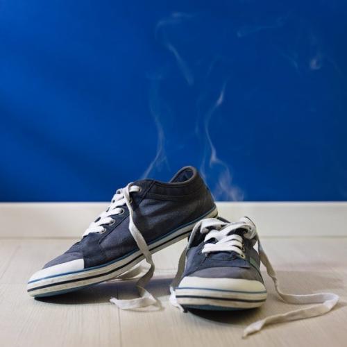 Как почистить кожаную обувь внутри от запаха. Спосо.  Химический