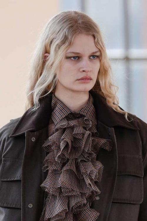 Названы главные тренды в прическах на осень 2022 года. Модные прически и стрижки осень-зима 2021-2022