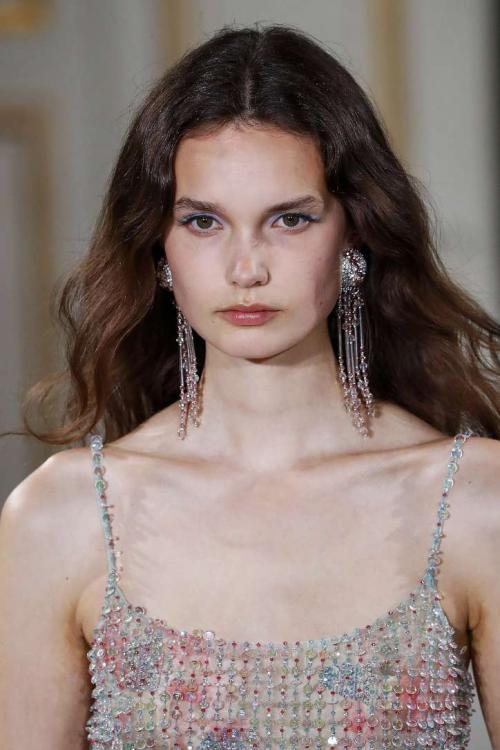 Названы главные тренды в прическах на осень 2022 года. Модные прически и стрижки осень-зима 2021-2022