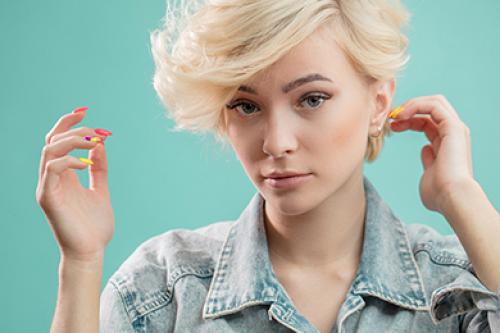 Как покрасить короткие волосы в блонд. Кому идет блонд на коротких волосах