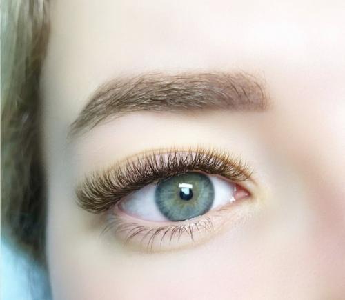 Наращивание коричневых ресниц 2022. Актуальное наращивание ресниц в 2022 году: 01