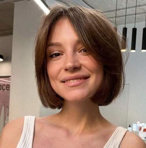 Челка шторка и большой нос. Челка шторка 2023 с актуальными стрижками: фото, тренды