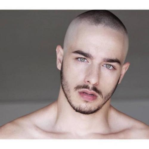 Прически на короткие волосы мужские. Прически для мужчин с короткими волосами