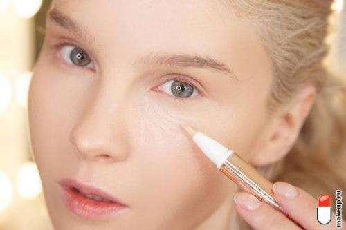 Что наносить на лицо перед тональным кремом. Порядок нанесения макияжа: 6 шагов