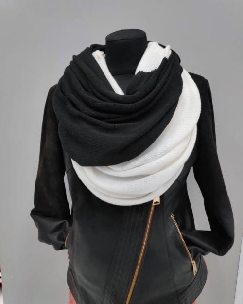 С каким цветом сочетать черную куртку. Стильные образы с женской черной курткой: зимние идеи и яркие аксессуары