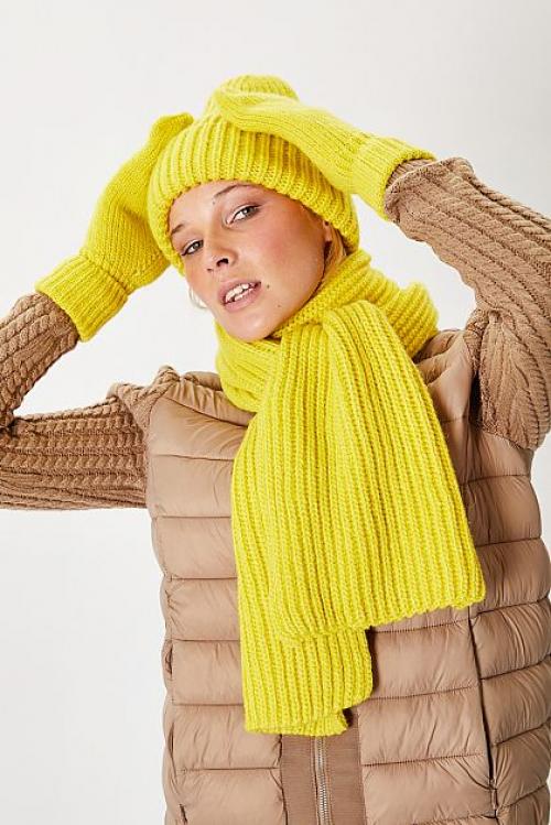 С чем носить черный пуховик. Черный пуховик: 10 беспроигрышных образов на каждый день 10