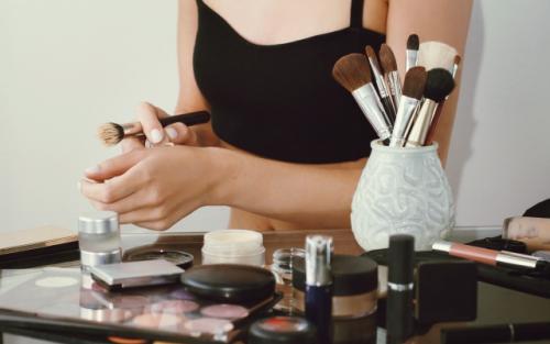 Как подготовить кожу к нанесению тонального крема. Как правильно наносить тональный крем