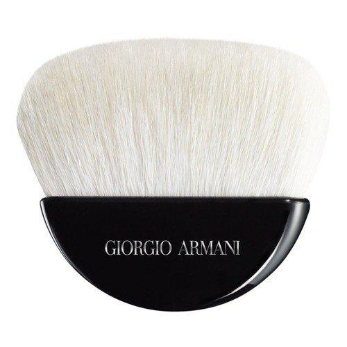 Как наносить тональный крем кистью. Как наносить тональную основу кистью?