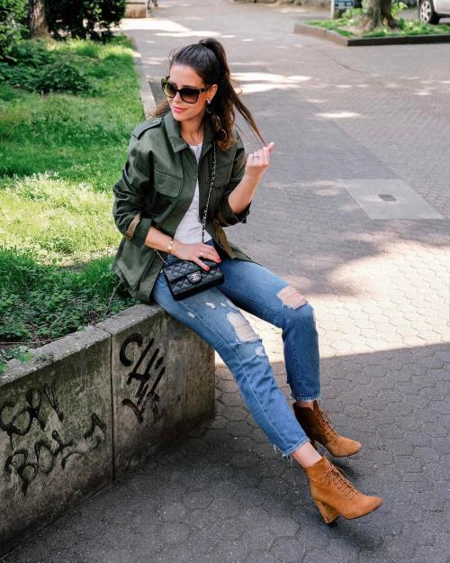 С чем носить зеленую куртку. Женская зеленая куртка: модные сочетания на сезон осень-зима