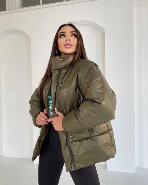 С чем носить зеленую куртку. Женская зеленая куртка: модные сочетания на сезон осень-зима