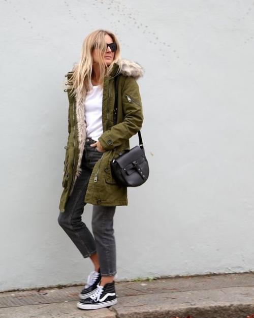 С чем носить зеленую куртку. Женская зеленая куртка: модные сочетания на сезон осень-зима