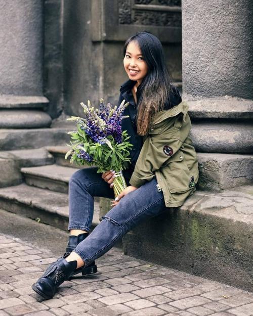 С чем носить зеленую куртку. Женская зеленая куртка: модные сочетания на сезон осень-зима