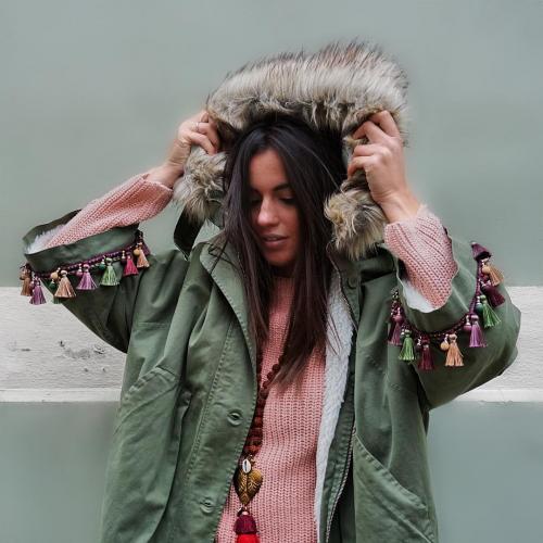 С чем носить зеленую куртку. Женская зеленая куртка: модные сочетания на сезон осень-зима