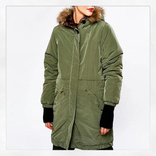 С чем носить зеленую куртку. Женская зеленая куртка: модные сочетания на сезон осень-зима