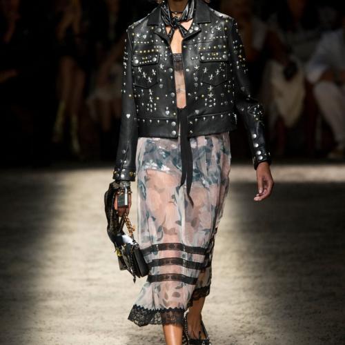 С чем носить кожаную куртку в любое время года. Преимущества покупки кожаной куртки