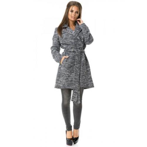 Ассортимент женской верхней одежды. Разновидности