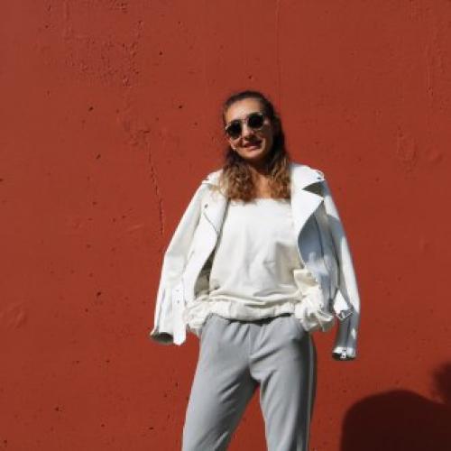 С чем носить белую дутую куртку. Обзор модных фасонов 2022–2022