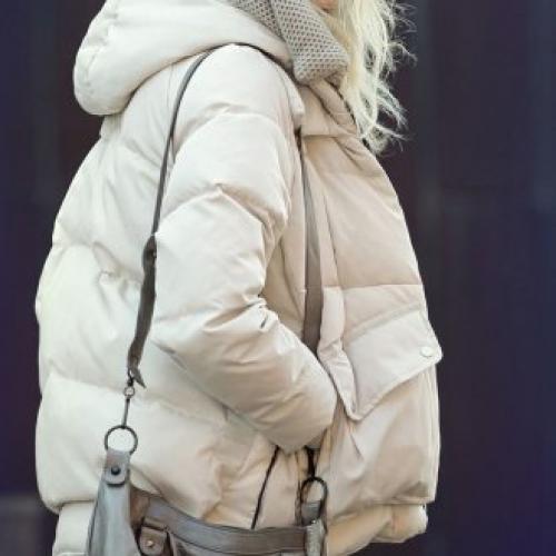 С чем носить белую дутую куртку. Обзор модных фасонов 2022–2022