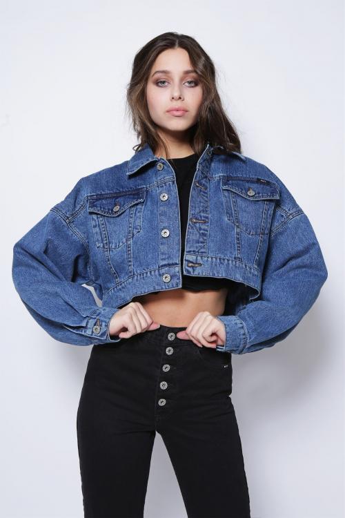 Короткая куртка оверсайз с чем носить. С чем носят джинсовку оверсайз, нюансы создания модных образов