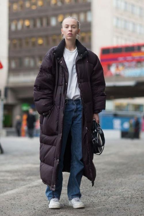 С чем носить короткий пуховик. 7 простых способов носить короткий пуховик и не выглядеть дешево 22