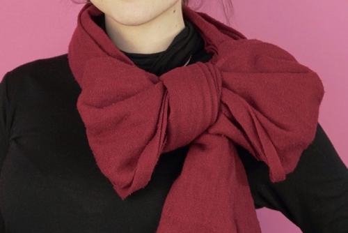 Как носить шарф с курткой без капюшона. Как можно оригинально завязать шарф на куртке?