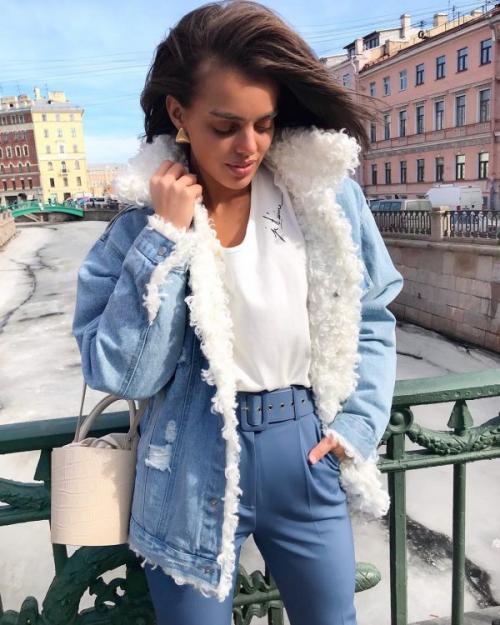 С чем носить куртку в 2022 году. Модные фасоны курток на 2022 год 19