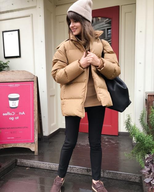 С чем носить куртку в 2022 году. Модные фасоны курток на 2022 год 14