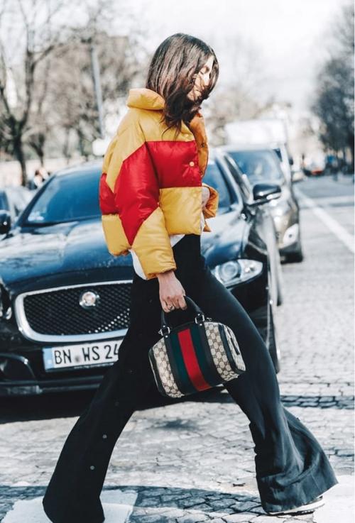 С чем носить объемную куртку. Модные модели пуховиков на осень-зиму 2019-2020