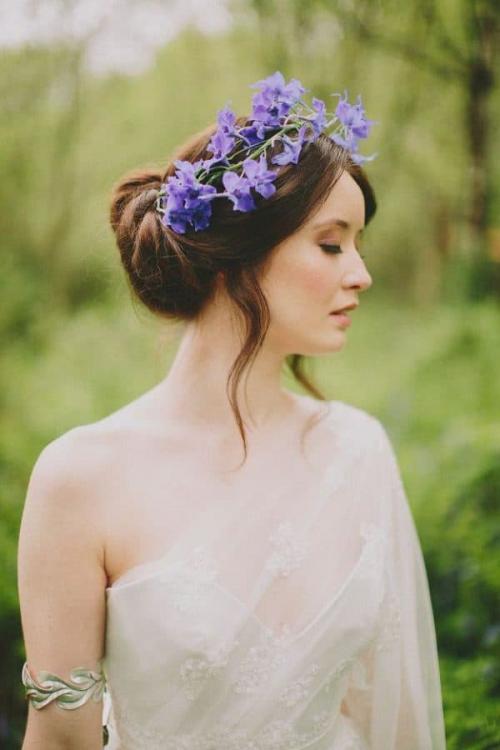 Высокие прически на средние волосы. Пучки