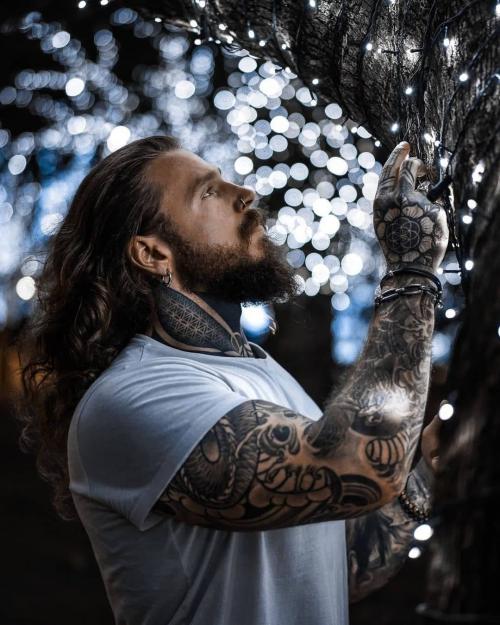 Высокая прическа мужская. Удлиненные мужские прически: сочетание стиля и комфорта