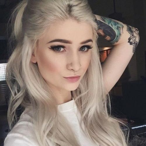 Блонд 2023 на длинные волосы. Модные оттенки блонд: как выбрать свой цвет и не ошибиться