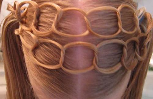 Прически на средние волосы на праздник девочке. Прически для девочек на средние волосы — 15 подробных мастер-класса