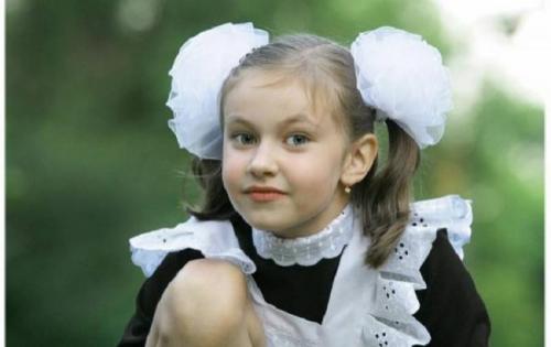 Прическа на 1 сентября на длинные волосы. Прически на 1 сентября: топ-5 простых вариантов