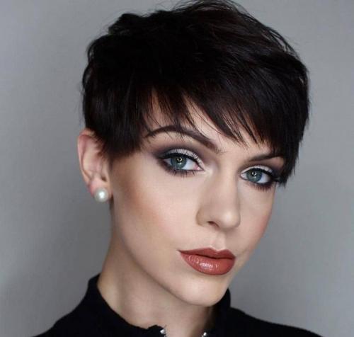 Легкие прически на короткие волосы самой себе. Идеи простых причесок на короткие волосы на каждый день — фото и видео пошагово