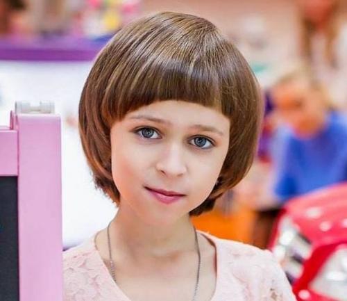 Детские прически на короткие волосы. Косичка-выручалочка 28 Детские прически на короткие волосы. Косичка-выручалочка 28