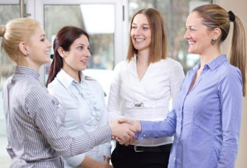 Как правильно здороваться по этикету. Общие правила приветствия при встрече. 05 Как правильно здороваться по этикету. Общие правила приветствия при встрече. 05