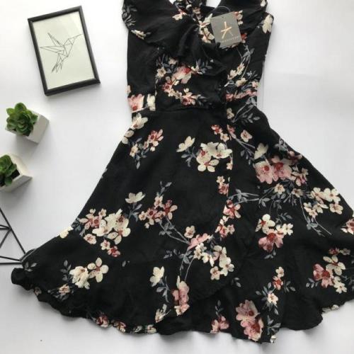 С чем носить длинное платье с цветочным принтом. Красивые модели платьев в цветочек, с чем их носить и выбор принта