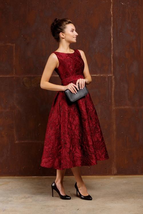 Кому идет бордовый цвет. Сочетание бордового цвета в одежде